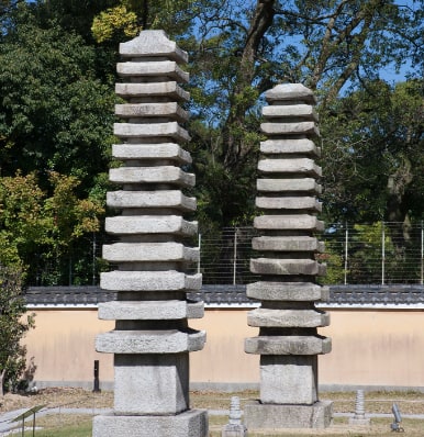 Thirteen-Story Stupas of Umamachi