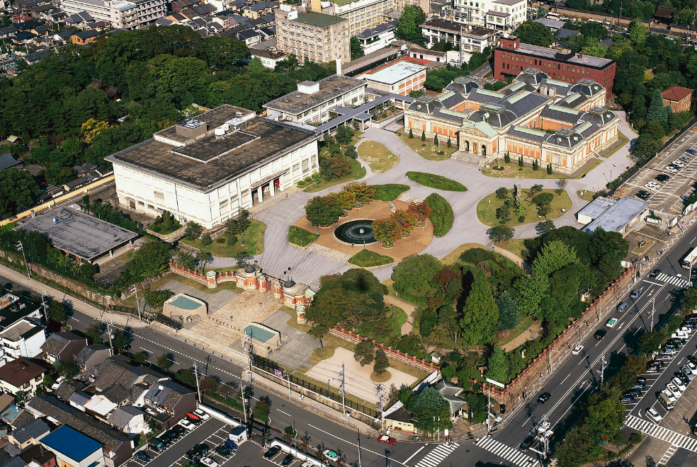Aerial view of the museum grounds around 1996