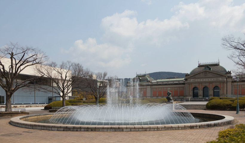 Large circular fountain