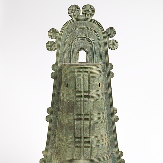 Dotaku Bronze Bell with Tossen Handle and Zigzag Pattern
