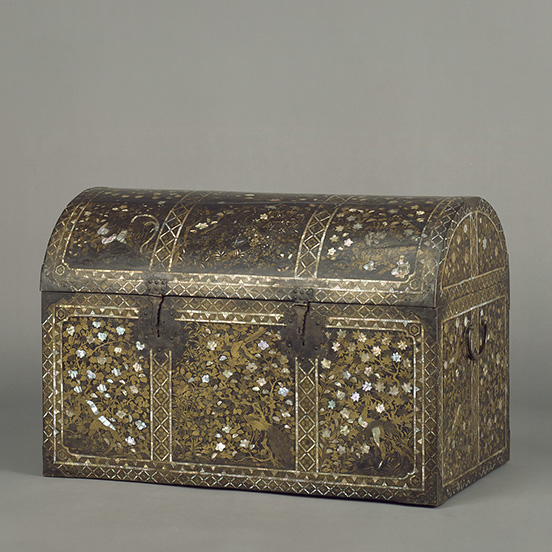 European-style Chest with Plant, Bird and Animal Designs in Mother-of-Pearl Inlay