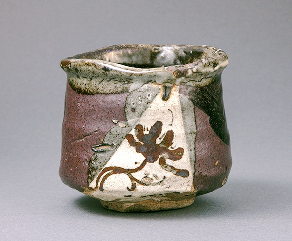 Black Oribe Type Tea Bowl with Chrysanthemum