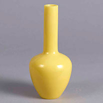 Ovoid Bottle with Long Slender Neck; Qianlong Reign Mark Kyoto National Museum