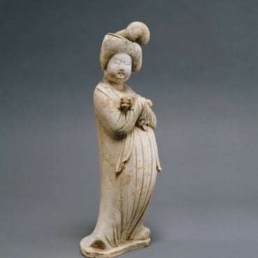 A Female Beauty of the Tang Dynasty:The Tomb Figurine of a Woman Holding a Pekinese