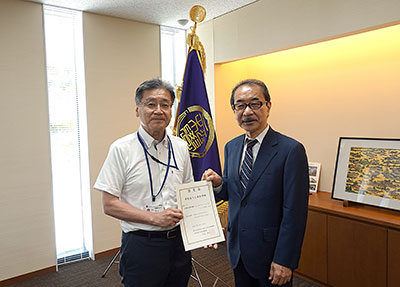 贈呈の様子