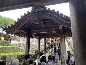 長谷寺　登廊前でのご解説風景
