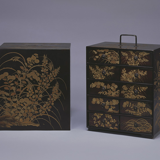 Maki'e Lacquered Kasho Chest with Design of Autumn Plants