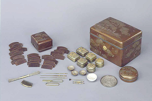 National Treasure. Toiletry Case with Fenced Chrysanthemums; Original Contents. Kumano Hayatama Shrine, Wakayama; National Treasure. Comb Case with Fenced Chrysanthemums. Kumano Hayatama Shrine, Wakayama