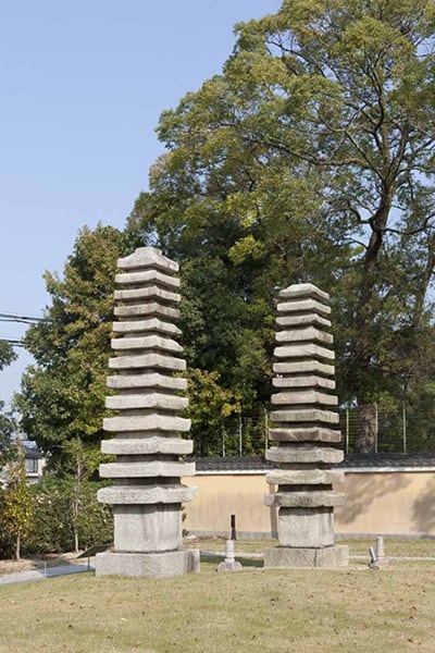古い石塔 全高約115cm 三重塔