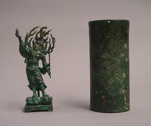 Illus. 2 Bishamonten with Cylindrical Miniature Shrine (Fukuden-ji Temple)