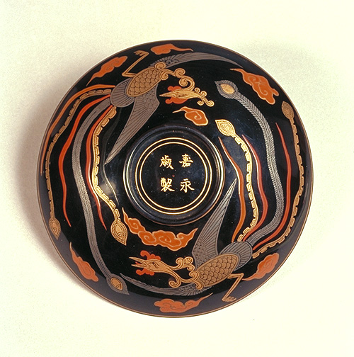 Jikiro Food Container with Dragons and Phoenixes in Lacquer Paint and Makie Lid (Kyoto National Museum)