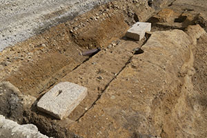 秀吉創建期の築地塀寄柱礎石