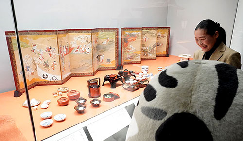 特集展示「雛まつりと人形」を見に行くリン♪