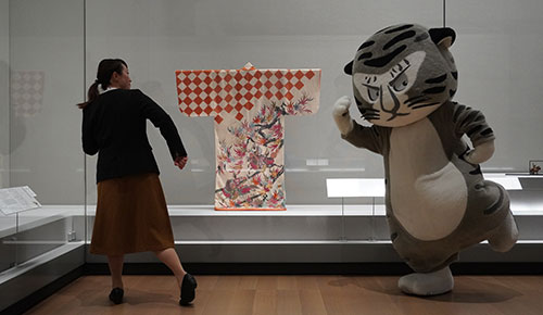 新春特集展示「うまづくし―干支を愛でる―」を見に行くリン♪