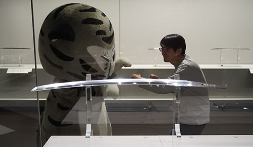 特集展示「縁（えにし）を結ぶかたな―国宝・重要文化財で学ぶ刀剣鑑賞―」を見に行くリン♪