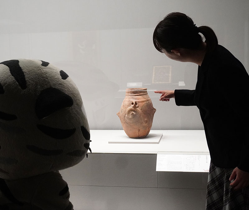 有孔鍔付土器　出土地不明　京都国立博物館所蔵