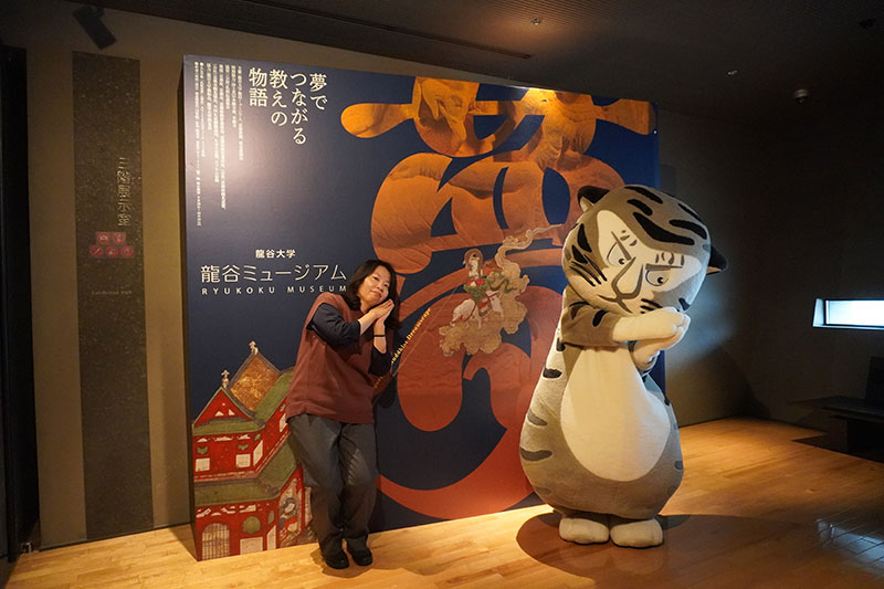 眠りのポーズの二人