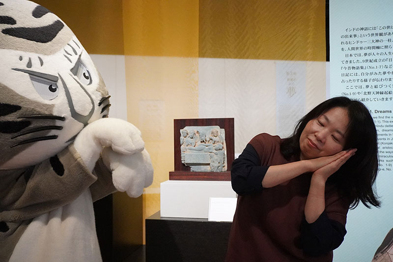 仏伝浮彫「托胎霊夢（たくたいれいむ）」