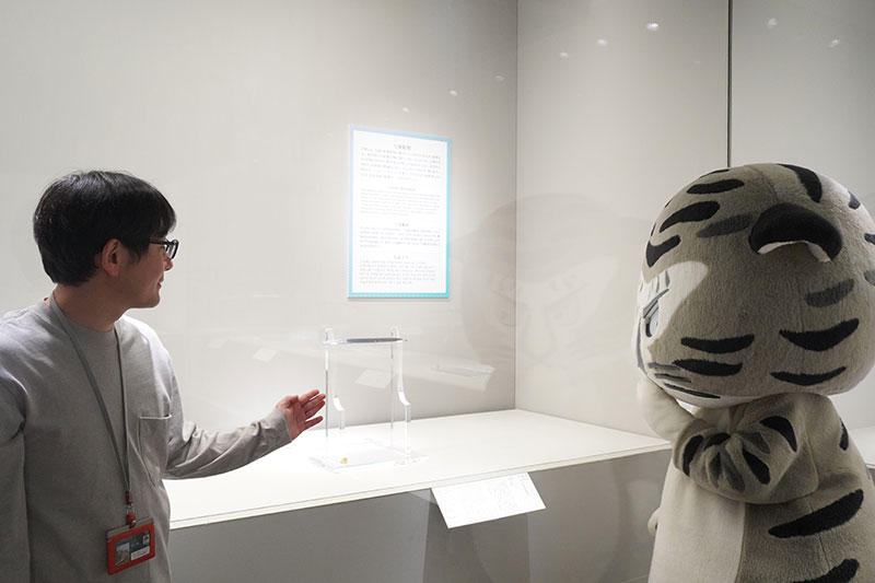 重要文化財　短刀　銘 吉光（名物秋田藤四郎）（たんとう　めい よしみつ　めいぶつあきたとうしろう）　永藤一氏旧蔵・京都国立博物館所蔵　＜1F-5＞