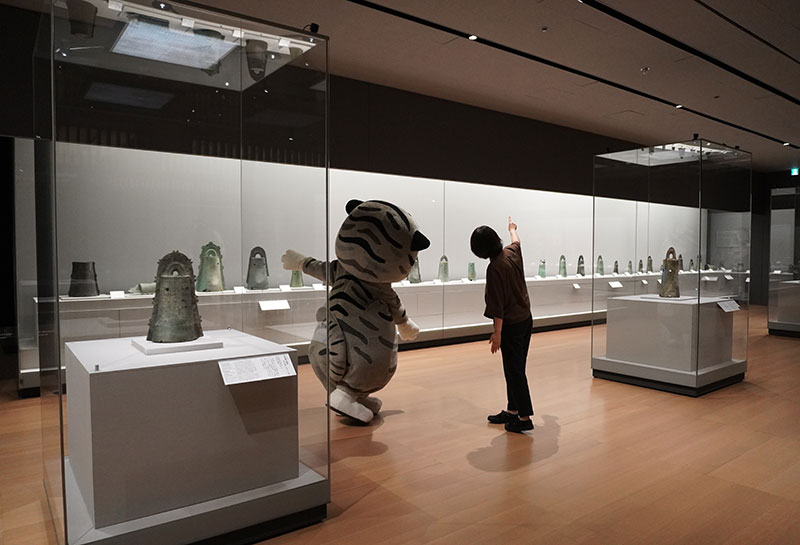 3F-1展示室の風景。銅鐸62件が展示されている