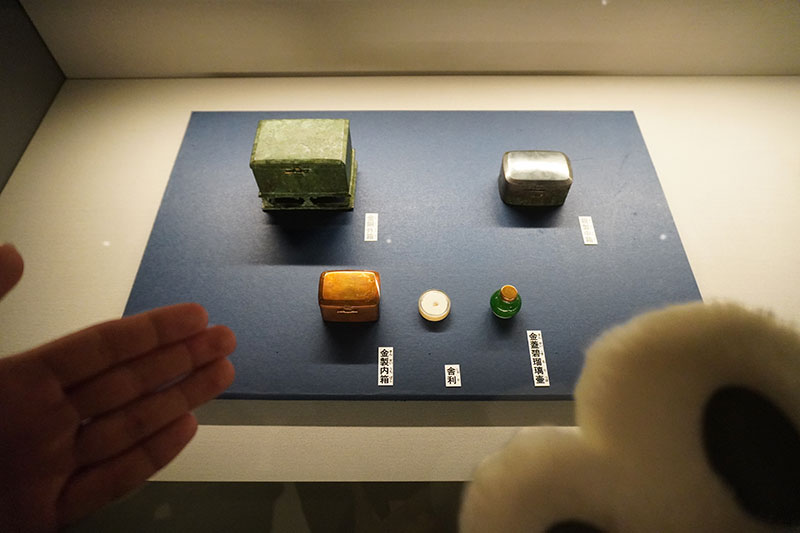国宝「崇福寺塔心礎納置品」寄り画像