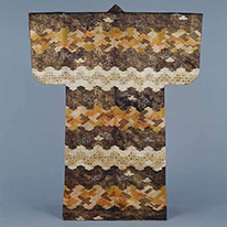 Important Cultural Property　kodode with Small Motifs and Pine Bark Lozenge Bands Kyoto National Museum