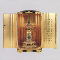 Reliquary in Shrine　(Sennyū-ji Temple, Kyoto)