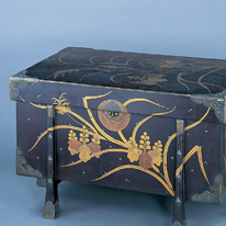 Raised Coffer with Miscanthus and Paulownia Crests in Makie (Toyokuni-jinja Shrine, Important Cultural Property)