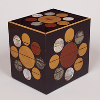Tiered Food Box with Kuyo Crests, Kyoto National Museum