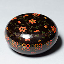 Sweets Container with Floral Arabesque. By Aono Isuke. Gift of Inagaki Magoichirō. Kyoto National Museum
