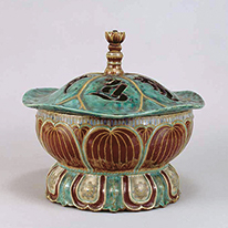 Important Cultural Property Incense Burner in the Shape of a Lotus Attributed to Nonomura Ninsei Kyoto ware; stoneware with oveglaze enamels Hōkongō-in Temple, Kyoto