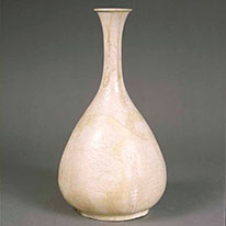 Bottle with Lotus Arabesque and Peonies. Gift of Kasakawa Masaaki, Kyoto National Museum