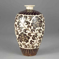 Meipin Bottle with Peonies. Kyoto National Museum
