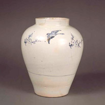 青花梅鳥文壺　当館