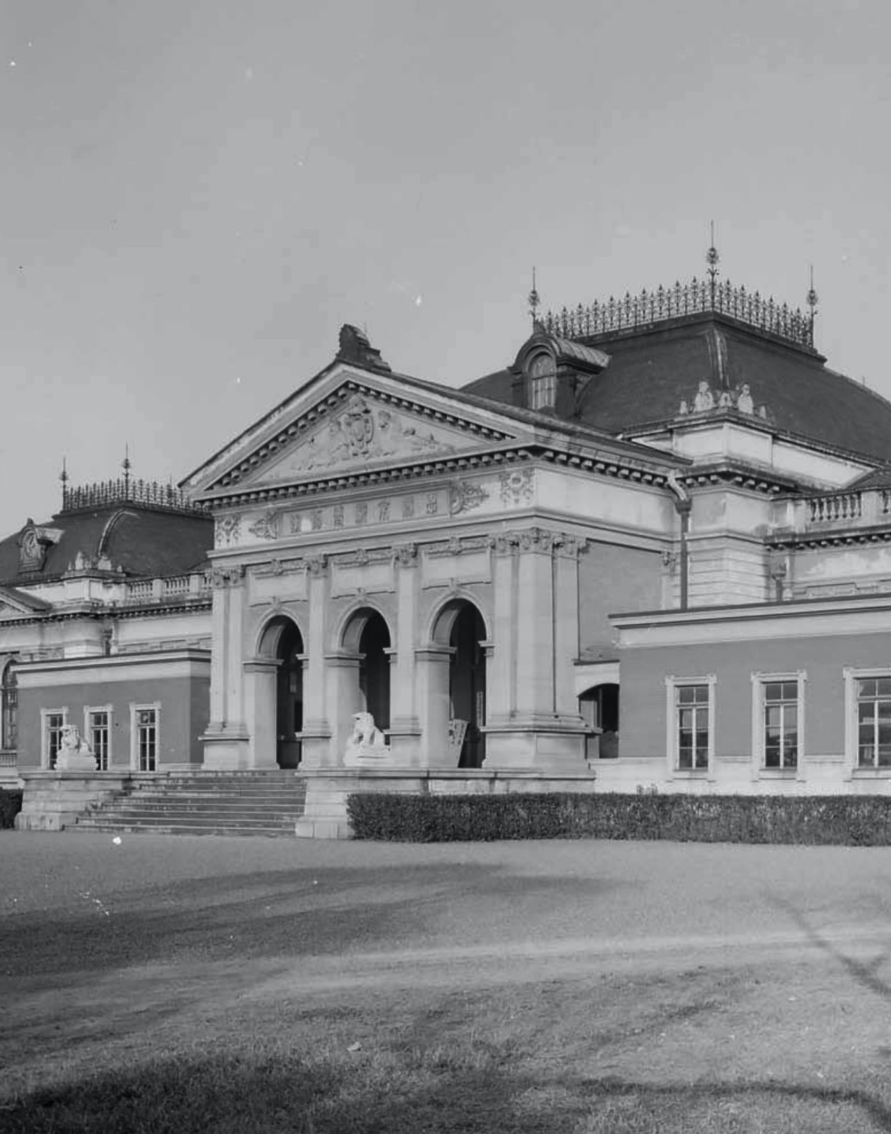 Pavilions flanking the front entrance of the Main Hall